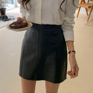 Stylevana - Vana Blog - Summer Outfit - MERONGSHOP - Faux Leather Mini Skirt