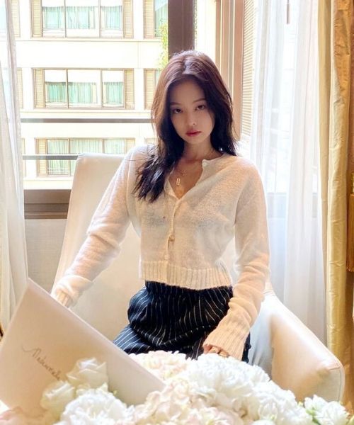 Jennie Blackpink White Knit Cardigan