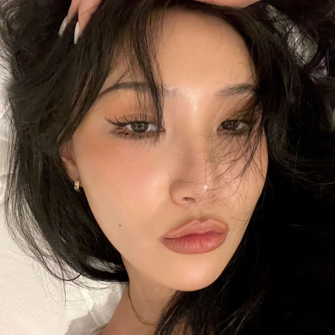 Hwasa Makeup Look