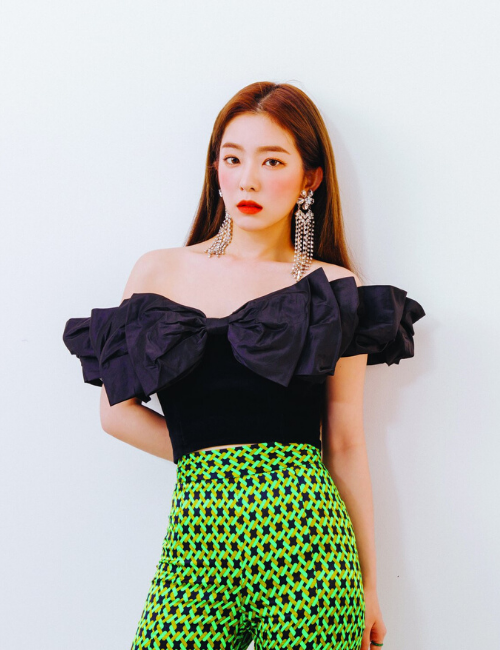 Red Velvet Irene black off-shoulder top green patterned high-waisted pants