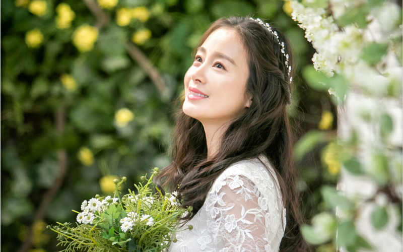Stylevana - Vana Blog - Top 3 Beauty Secrets Behind Kim Tae-hee’s Legendary Cream Skin in <em>Hi Bye, Mama!</em> - Brightening